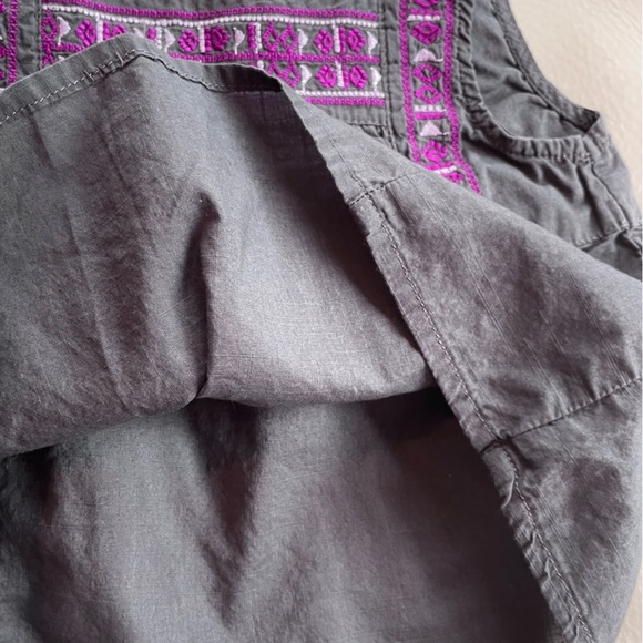 5/$20💥24M OshKosh Embroidered Peasant Flared Tank Blouse, Grey Purple & White - Picture 3 of 8